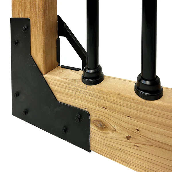 bottom left corner of gate