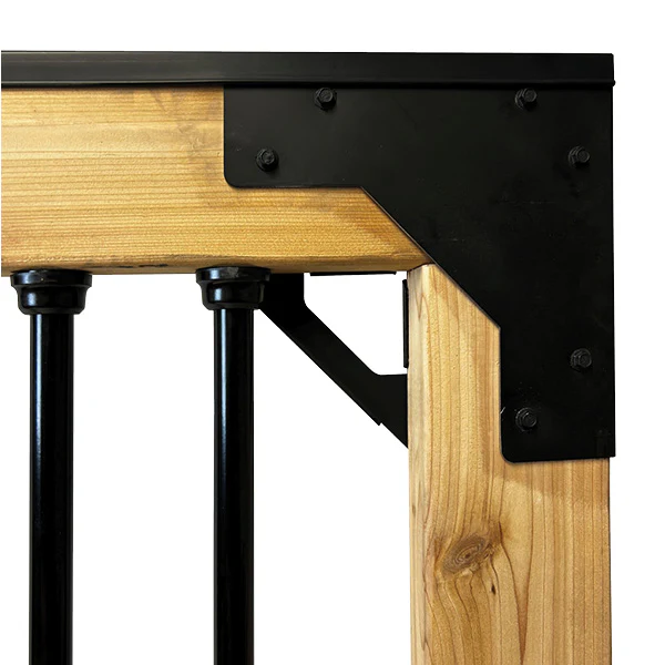 top right corner of gate